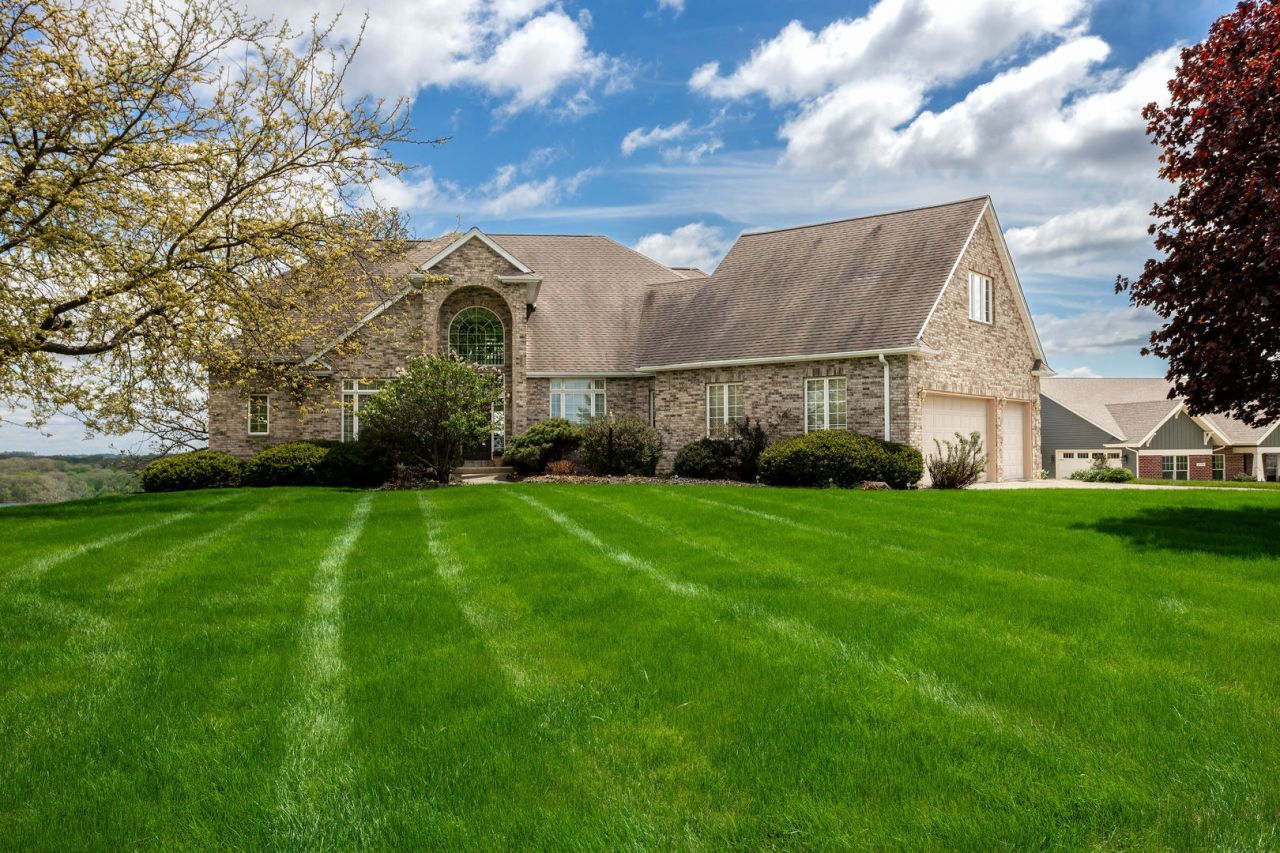 23801 281st Avenue, LeClaire, IA 52753