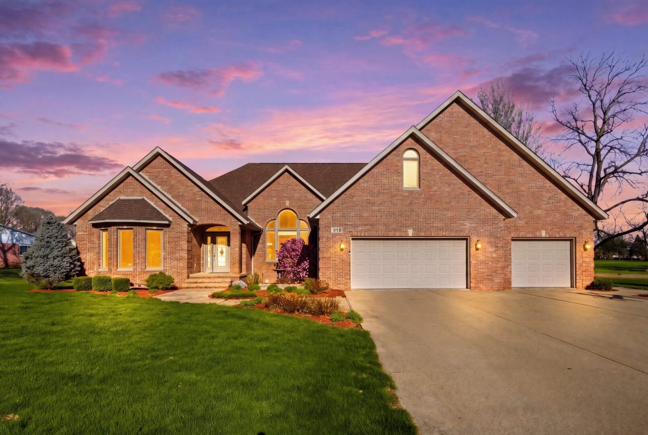 918 Melody Hills. Fulton, IL 61252